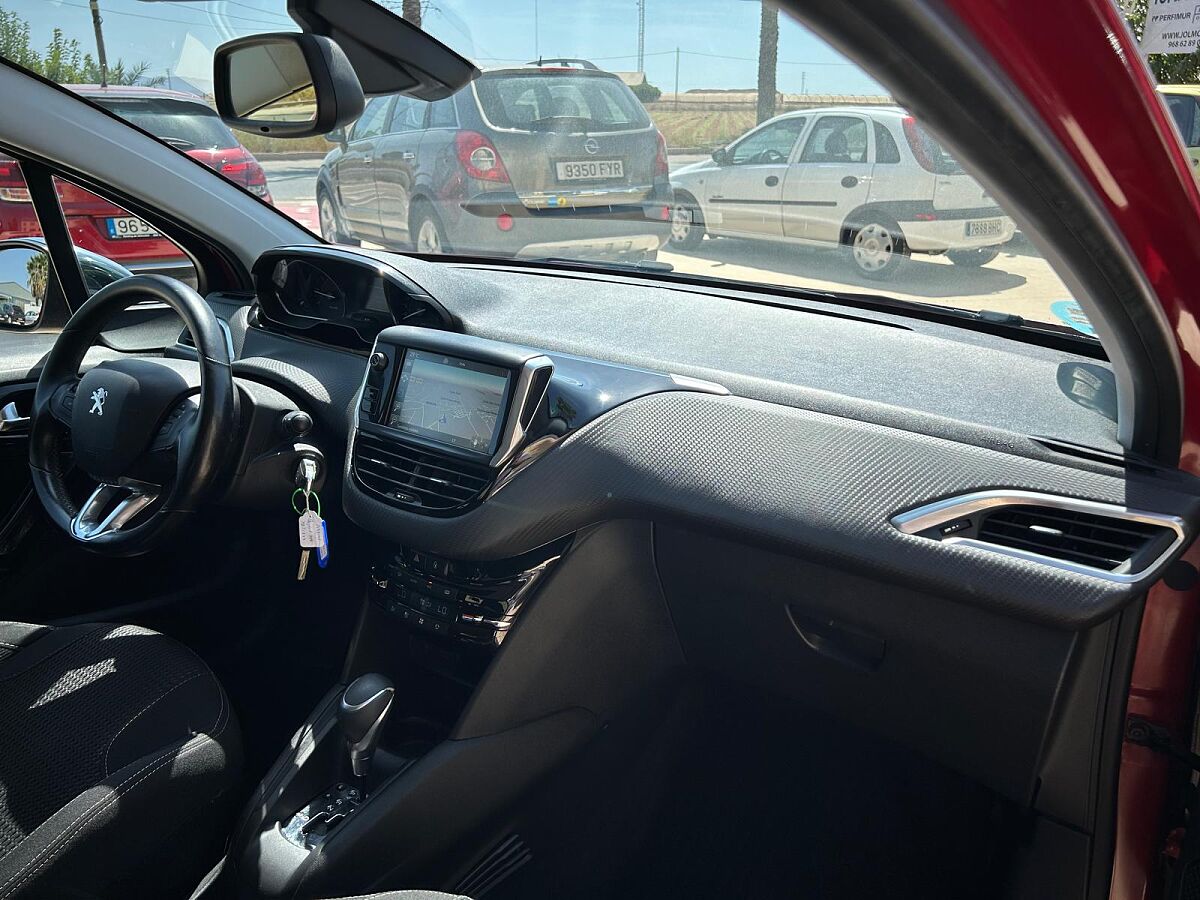 PEUGEOT 208 ALLURE 1.2 E-THP AUTO SPANISH LHD IN SPAIN 82000 MILES SUPERB 2015